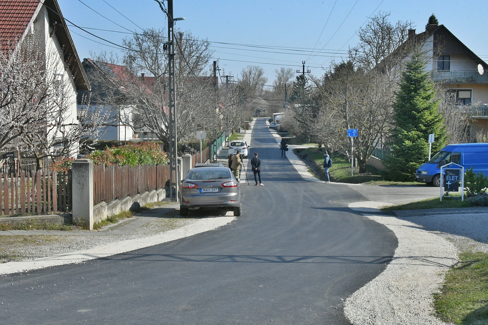 A Nyárfa utca felújításával megkezdődött az útfelújítási program Székesfehérváron